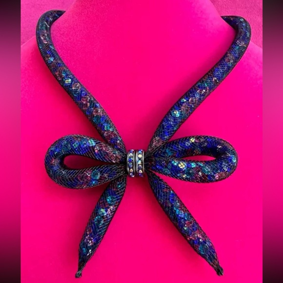 BETSEY JOHNSON Mesh Bow Collar Necklace NWT - Picture 6 of 8